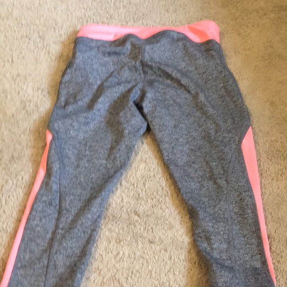 last day 🍂 activewear with pockets leggings - Picture 2 of 7